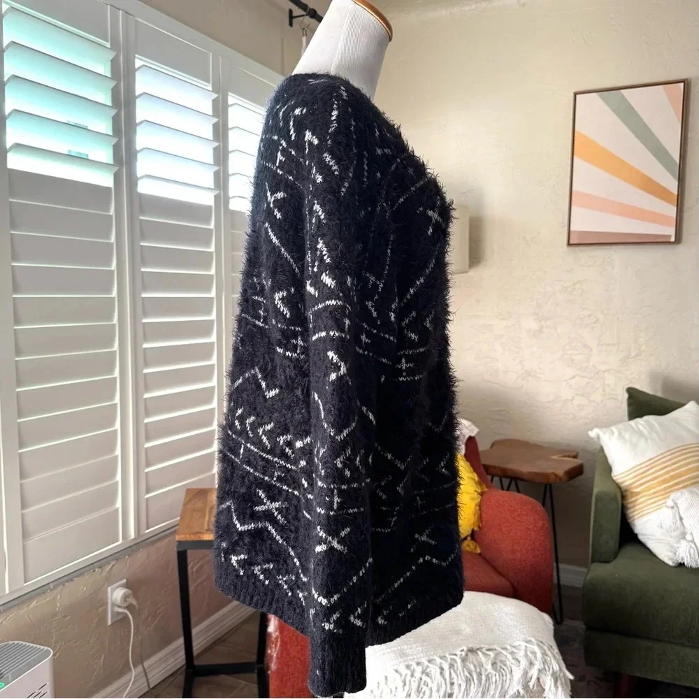 F21 black fuzzy oversized crew neck sweater - Picture 3 of 6